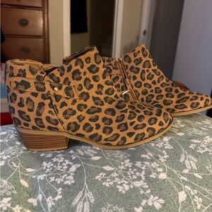 Old Navy Tan Leopard Print Ankle Booties